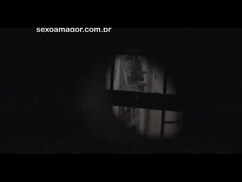 ❤️ Blondie estas sekrete filmita fare de najbara voyeur kaŝita malantaŭ kavaj brikoj ❌ Malmola porno ĉe ni ﹏