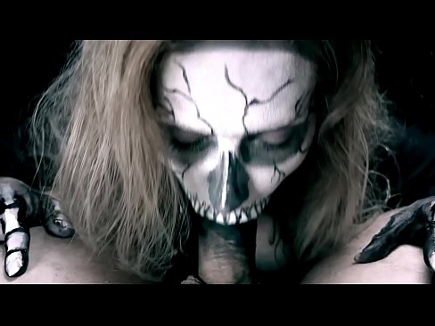 ❤️ Demona knabino suĉanta kokon per sia nigra buŝo kaj glutante kumon. ❌ Malmola porno ĉe ni ﹏